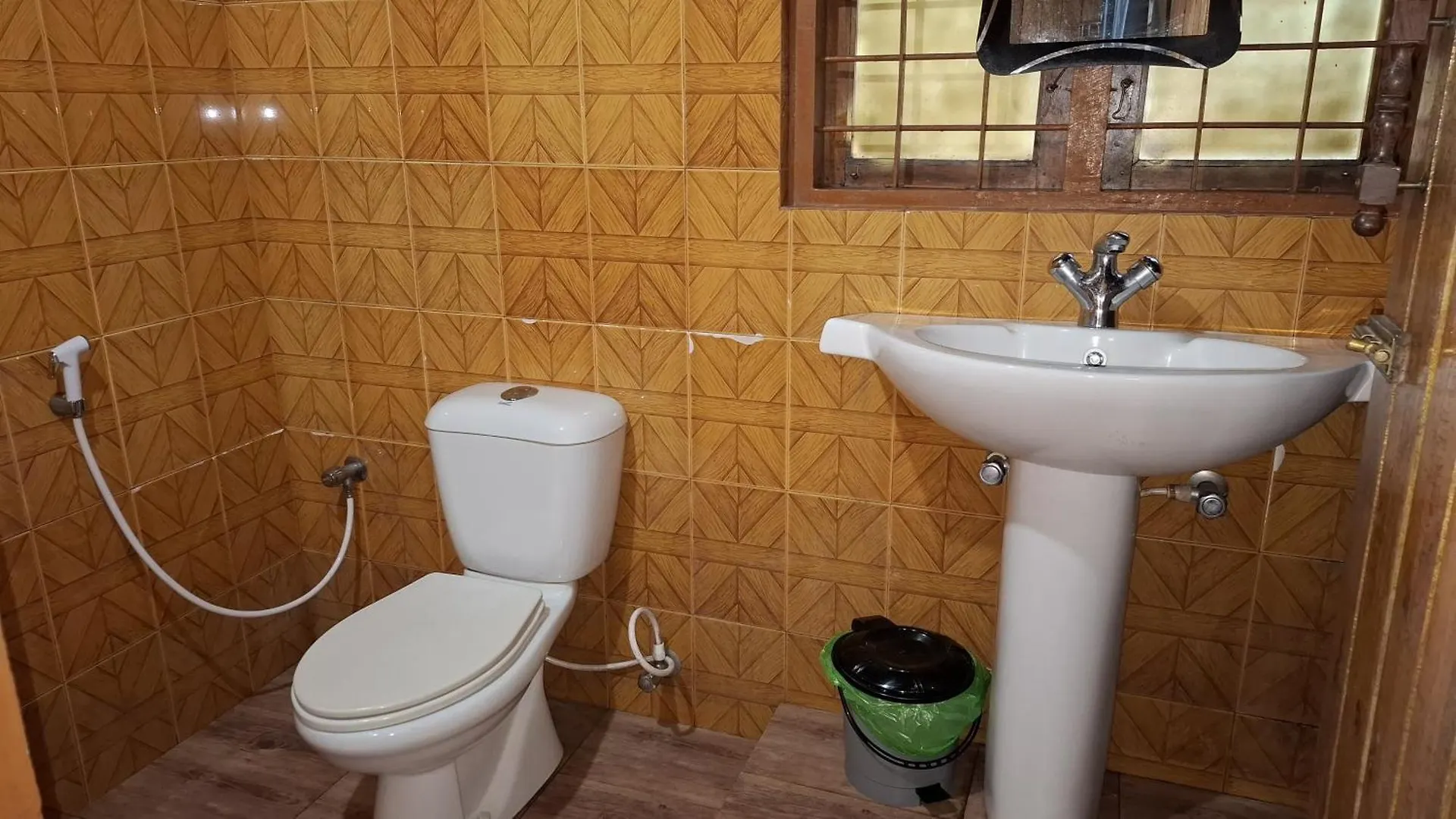 Kanthalloor Escape Natural Farm Stay - Woodhouse 2 הודו